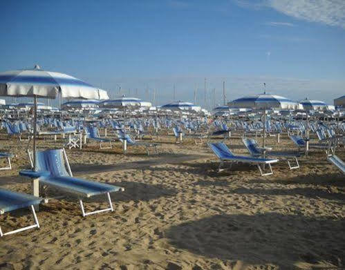 Hotel Gialpina Viserba Di Rimini Exterior photo